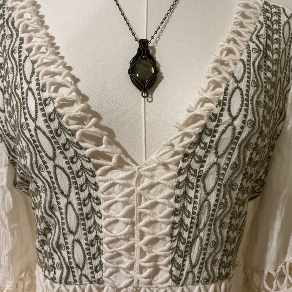 SHYANNE WOMEN'S OFF WHITE EMBROIDERED LACE PEASANT DRESS - Picture 9 of 13